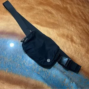 lululemon Everywhere Belt Bag Black OS unisex thumbnail 1