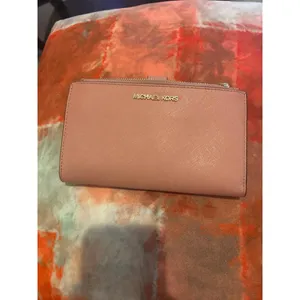 Michael Kors wallet thumbnail 2