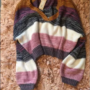 Storia Adorable /gorgeous sweater/bell sleeves thumbnail 2
