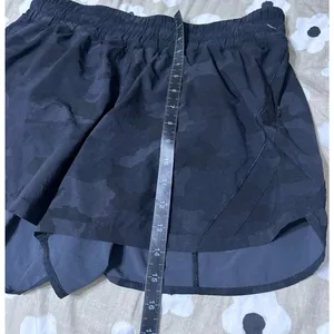 Lululemon black camo shorts thumbnail 2