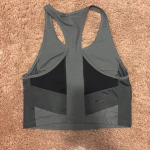 Gymshark Turbo Vest Crop Halter Top Womens Gray Black Performance Athletic READ thumbnail 4