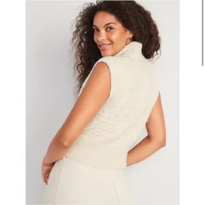 NEW Old Navy Sleeveless Cropped Cozy Plush-Yarn Cable-Knit Turtleneck Sweater L thumbnail 2
