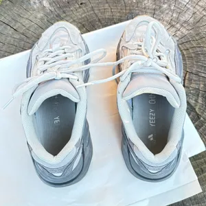 Adidas Yeezy Boost 700 V2 Tephra men’s shoes size 6.5 thumbnail 6