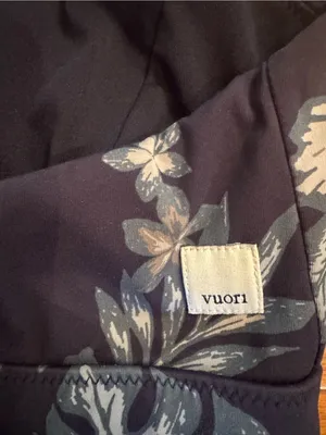 Vuori Oasis Bra in Ink Maui Tropical Floral Print EUC Size Small/Medium thumbnail 4