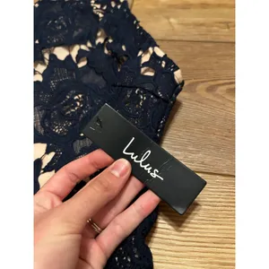 Lulus Love Poem Navy Blue Lace Halter Dress Nude Lining JMD6353 Womens XS NEW thumbnail 4