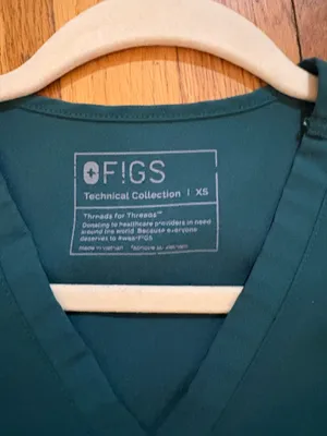 FIGS Catarina One-Pocket Scrub Top Green thumbnail 3