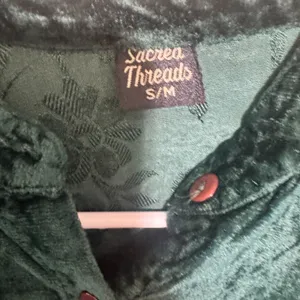 Sacred Threads Velvet Button up Top Long sleeve emerald Green sz S/M boxy shirt thumbnail 3