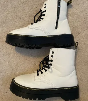 White Boots Size 8.5 thumbnail 1