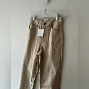 NEW!!‎ Zara Beige Khaki Faux Leather Pants Bottom Slits Fleece Lined thumbnail 6