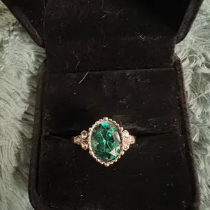 Gorgeous Stainless Steel Silver with Faux Emerald Ring Size 7 thumbnail 1