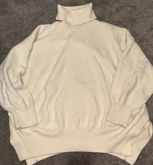 H&M Creme Turtleneck Sweater thumbnail 1