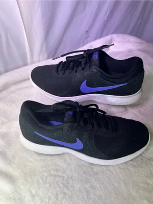 Nike Black Athletic Trainers with Purple Swoosh thumbnail 2