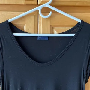 Gap Women’s Short Sleeve Black Tee thumbnail 2