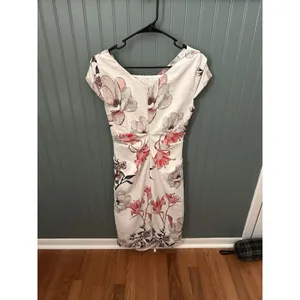 White House‎ Black Market White Lily Floral Print Cap Sleeve Dress Women’s Sz 6 thumbnail 4