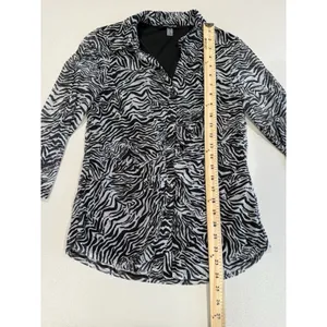 Cable & Gauge Button Up Top Small Zebra Sheer 3/4 Sleeve Travel Work Vacation thumbnail 4