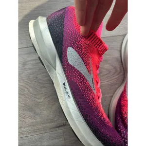 Brooks Levitate 2 Pink Purple Silver Running Shoes Womens Size 9.5 clean thumbnail 2