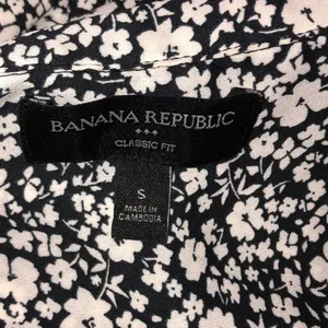 Banana Republic classic fit size small floral top thumbnail 4