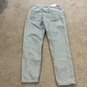 ZARA light wash size 4 ripped mom jeans thumbnail 2