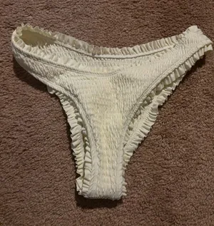 White ruffled swim bottom thumbnail 1