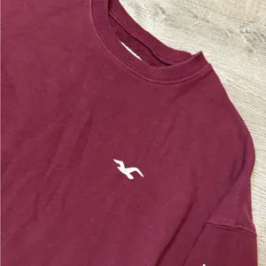 •HOLLISTER• CROPPED SWEATSHIRT thumbnail 4