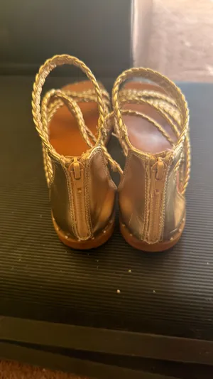 Steve Madden Strappy Gladiator Flat Sandals Gold Size 6.5 thumbnail 2
