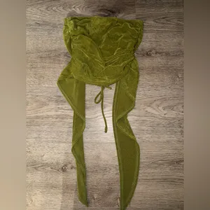 Princess Polly shimmery green top US4 thumbnail 5