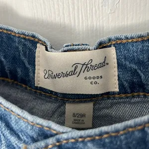 Universal Threads Vintage Bermuda Shorts - Size 8/29R thumbnail 4