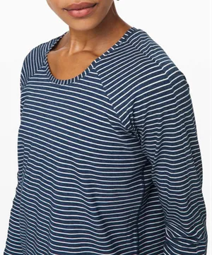Lululemon Emerald Long Sleeve In Blue and White Sz 8 thumbnail 3