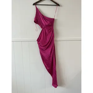 ASTR the Label L / Fuchsia One Shoulder Cutout Midi Dress thumbnail 10