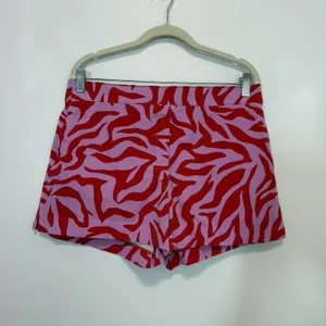 Spanx On The Go‎ Shorts in Red Pink Zebra Print Size Large thumbnail 2