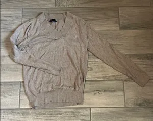 GAP Tan V-Neck Sweater Classic Knit Design thumbnail 1