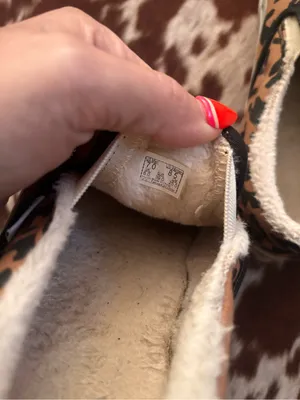 Vans‎ Women's leopard Print Slip-On Sneakers - Brown/Black, fuzzy insole thumbnail 6