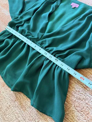 Francesca’s Mi Ami Green Peplum Blouse Size M Deep V Neck Long Sleeve thumbnail 5