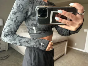 Gymshark Top Long Sleeve Crop thumbnail 2