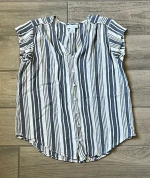 Liz Claiborne Flutter Sleeve White and Blue Blouse thumbnail 1