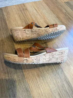 CROCS Women’s Brown Strappy Slide Cork Wedge Sandals Size 7 thumbnail 3