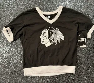 Women's New Era Black Chicago Blackhawks Game Day Rhinestuds T-Shirt XL NWT thumbnail 1