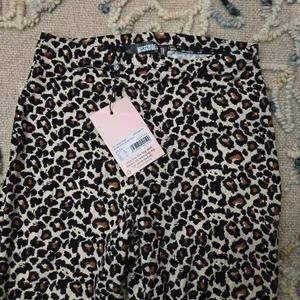 Missguided Leopard Print Flared Pants thumbnail 4