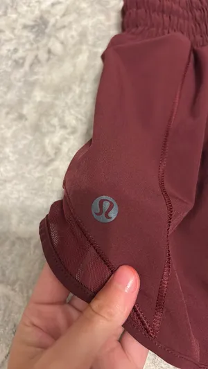 Lululemon Shorts hotty hot 2.5 high rise  thumbnail 3