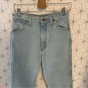 Wrangler Light Wash High Rise Straight Fit Jeans thumbnail 2