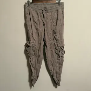 Lululemon Dance Studio Relaxed Fit Mid Rise Cargo Jogger Taupetastic Size Medium thumbnail 3