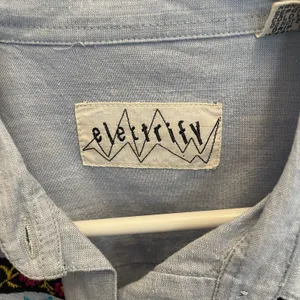 Electrify Chambray Beaded Ribbon Appliqué Cropped Knot‎ Front Top Womens L Boho thumbnail 4