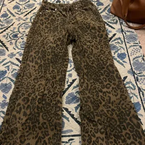 Aelfric Eden ladies leopard print wide leg jeans size 28 thumbnail 4