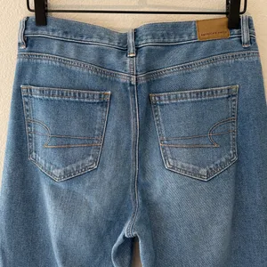 American Eagle Outfitters Light Blue Raw Hem Mom Jeans Women’s Size 8 thumbnail 6