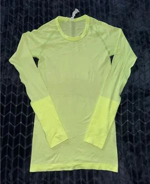 Lululemon Women's Swiftly Tech‎ Long Sleeve 2.0 Race Length Electric Size 4 thumbnail 1