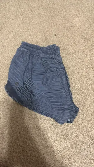 Lululemon Shorts 2.5" Hotty Hot thumbnail 3