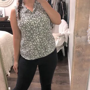 Banana Republic classic fit size small floral top thumbnail 2