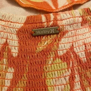 Hurley NWT Lightweight Crop Top Adjustable Spaghetti Straps Smocked Back thumbnail 4