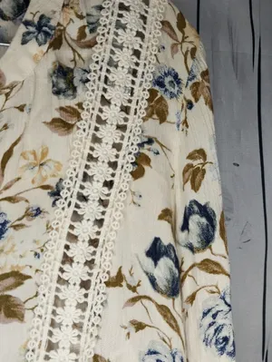 American Eagle Outfitters Floral Boho Peasant V-Neck Lace Trim Flowy Blouse thumbnail 3