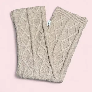 Women’s Old Navy NWT Cable Knit Scarf Cream thumbnail 1